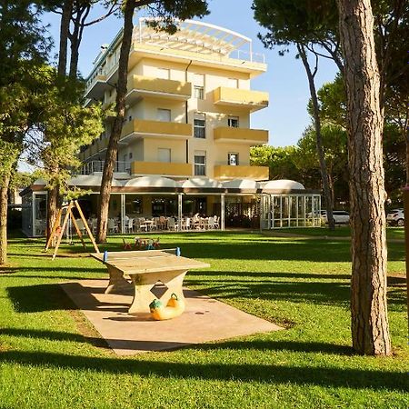 Aparthotel La Pineta Lido di Jesolo Eksteriør bilde